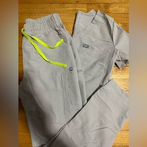 Figs small scrub top and medium pants set
